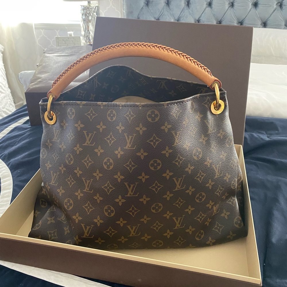 Authentic LV ARTSY MM Bag